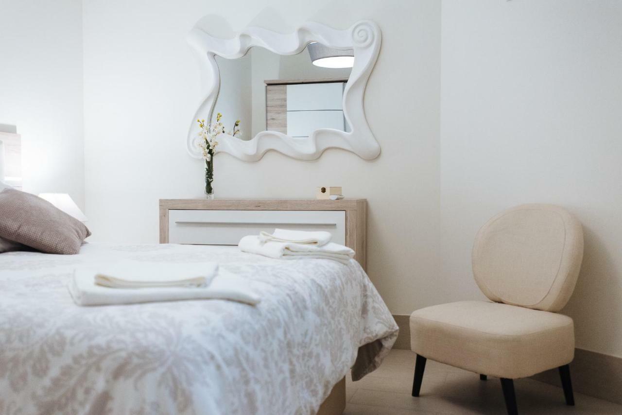 Luxury Apartment Penuelas Free Parking Seville Exterior photo