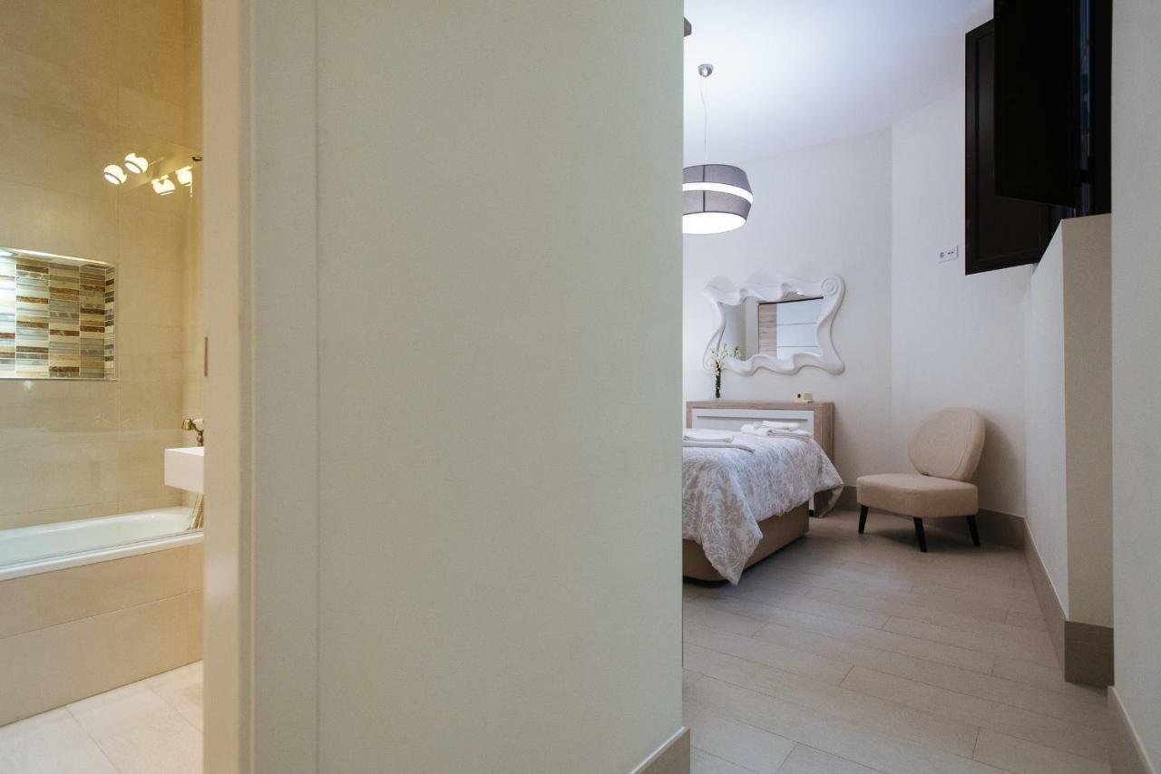 Luxury Apartment Penuelas Free Parking Seville Exterior photo