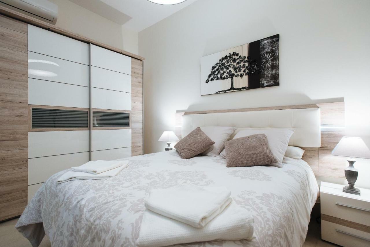 Luxury Apartment Penuelas Free Parking Seville Exterior photo